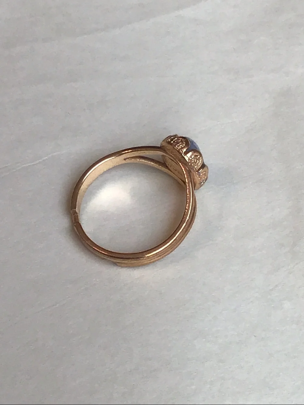 Vintage Avon Victorian Cameo Silhouette Ring, Gold-toned Blue/White, adjustable